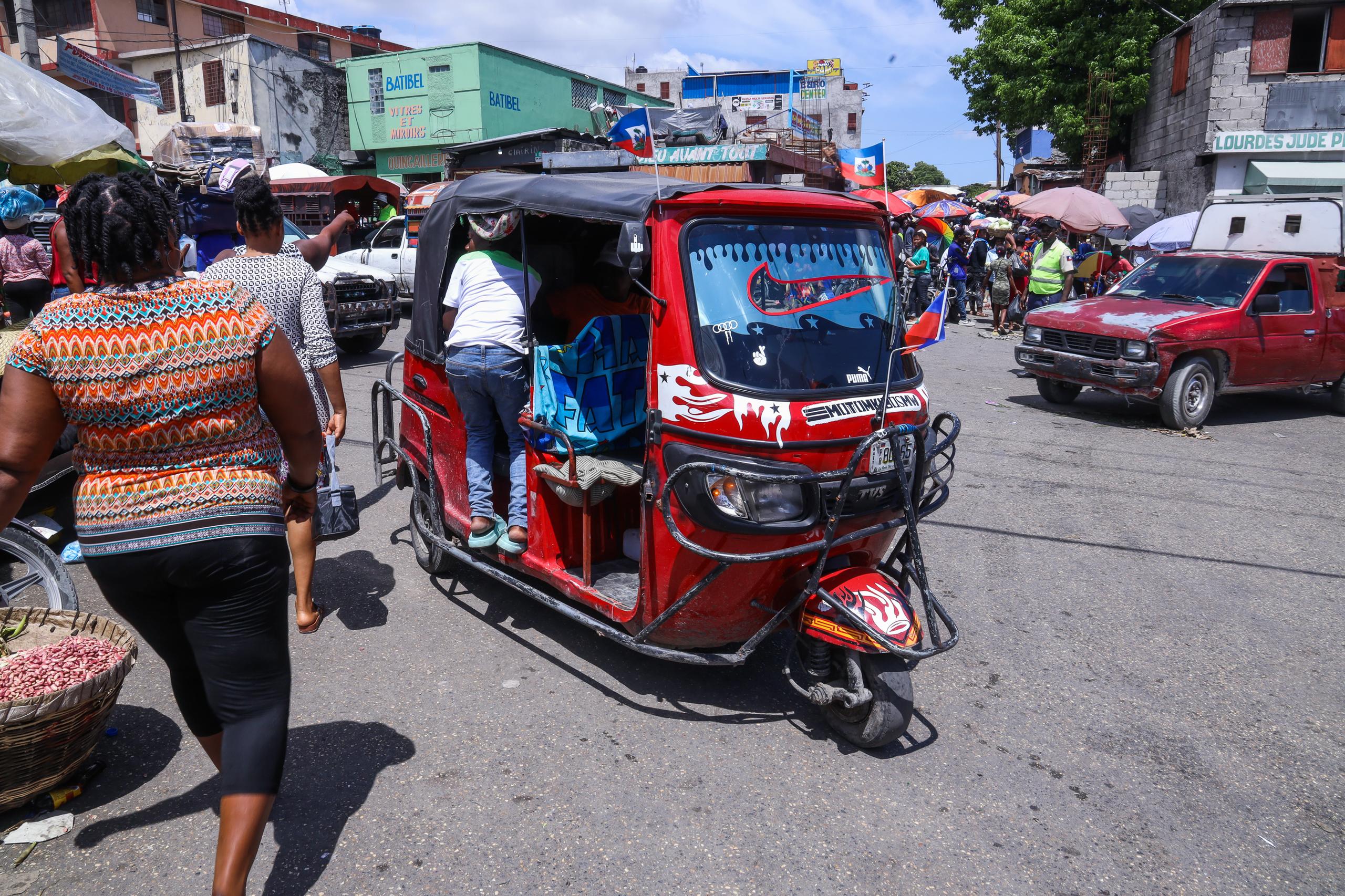 Pétion-Ville bannit les motos à trois roues